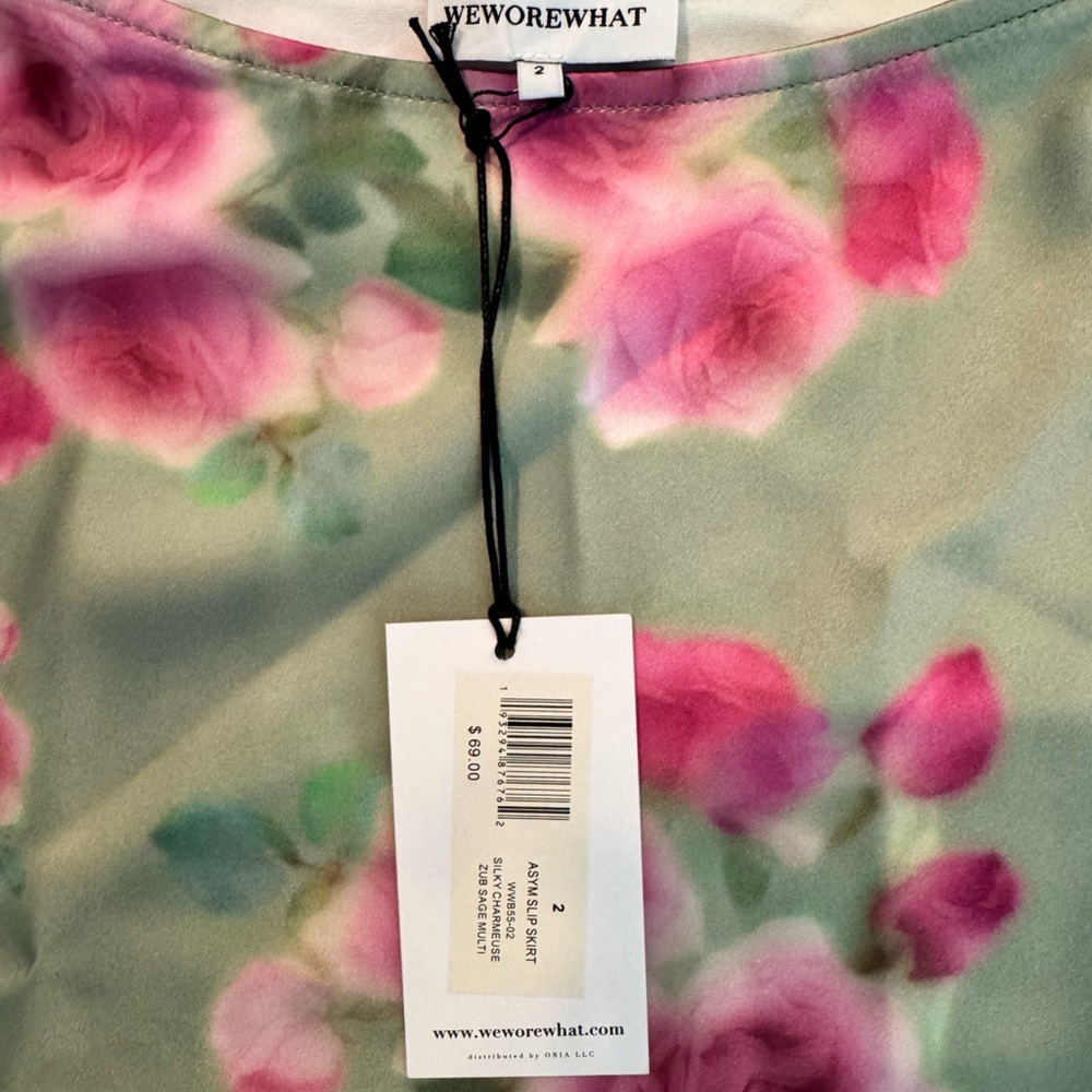 WeWoreWhat Romantic Rose Print Mini Slip Skirt Size 2,10 NWT - Picture 3 of 8